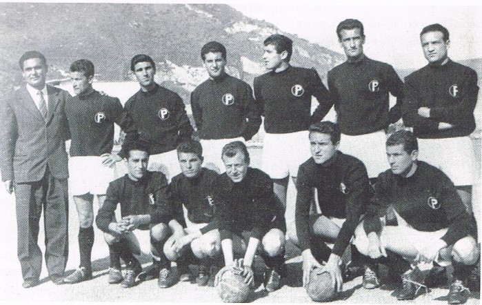 Il prof. Domenico Conte (primo a sinistra), il personaggio al quale è intitolato lo stadio di Pozzuoli