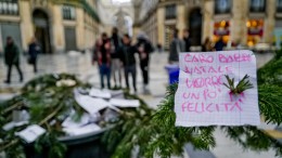 Natale: rubato albero in Galleria a Napoli