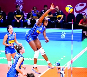 L’azzurra Merit Chinenyenwa Adigwe, 18 anni, in azione (foto FIVB)